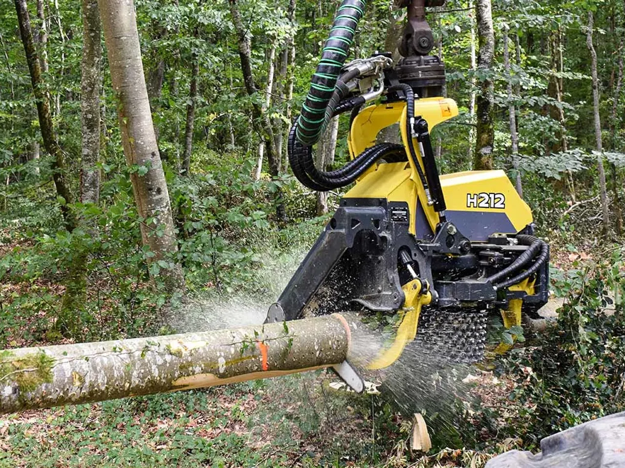 h212-cutting-fr-1366×768